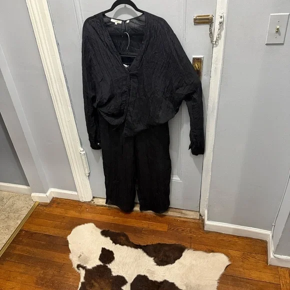 Vince Black Textured V-Neck Long Sleeve Jumpsuit - Picture 2 of 9